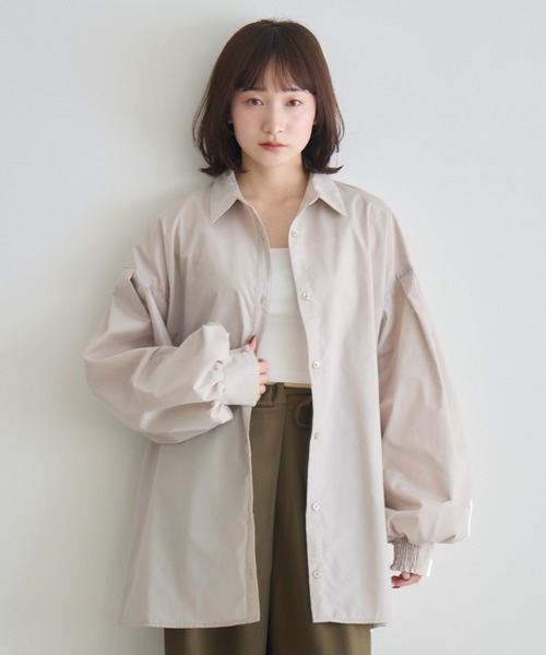 RU.TI.LE(ルチル)の「【RU.TI.LE】ボリューム袖ブラウス(シャツ/ブラウス・レディース・ライトグレー/グレイッシュベージュ・MEDIUM)」の3枚目の写真