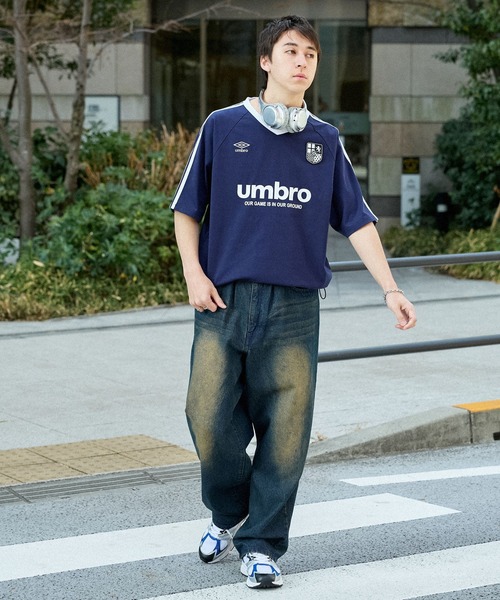 UMBRO(アンブロ)の「UMBRO/アンブロ 別注 ゲームライン ドロスト ロゴ刺繍 ラグランスリーブ Vネック半袖Tシャツ(Tシャツ/カットソー・メンズ・ネイビー/オフホワイト/ブラック・L/M)」の7枚目の写真