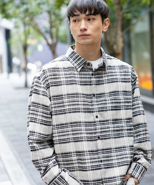 LAKOLE（ラコレ）の「ライトモールチェック長袖シャツ / 647522（シャツ/ブラウス・メンズ・グレー/ブラック/ホワイト・LARGE/MEDIUM）」の2枚目の写真