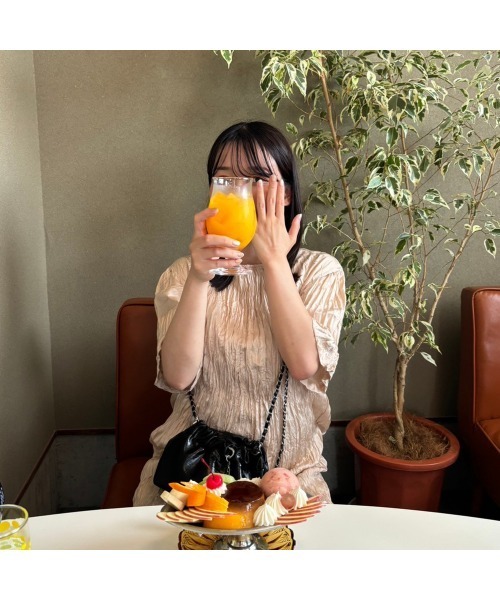 Flugge(フラッジー)の「しゅわしゅわロングワンピース(ワンピース・レディース・ブラック/ベージュ・FREE)」の4枚目の写真