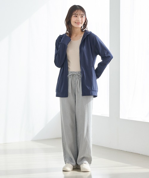 Honeys（ハニーズ）の「【接触冷感・ＵＶカット・遮熱・吸水速乾】カップ付タンクトップ（タンクトップ・レディース・オフホワイト/カーキ/グレイッシュベージュ/ブラック・L/LL/M/S）」の13枚目の写真