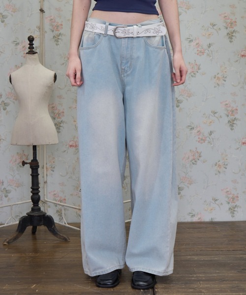Birthday room（バースデイルーム）の「サイドピンタックバレルレッグデニム/Side pintuck barrel leg denim（デニムパンツ・レディース・ライトブルー/ブルー・FREE）」の2枚目の写真