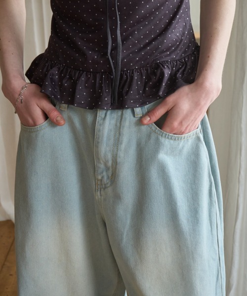 Birthday room（バースデイルーム）の「サイドピンタックバレルレッグデニム/Side pintuck barrel leg denim（デニムパンツ・レディース・ライトブルー/ブルー・FREE）」の4枚目の写真