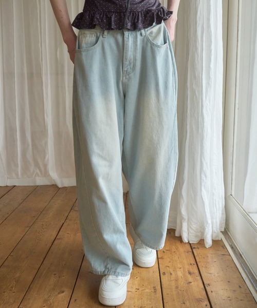 Birthday room（バースデイルーム）の「サイドピンタックバレルレッグデニム/Side pintuck barrel leg denim（デニムパンツ・レディース・ライトブルー/ブルー・FREE）」の7枚目の写真