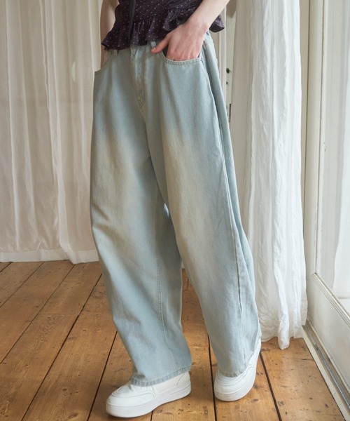 Birthday room（バースデイルーム）の「サイドピンタックバレルレッグデニム/Side pintuck barrel leg denim（デニムパンツ・レディース・ライトブルー/ブルー・FREE）」の10枚目の写真