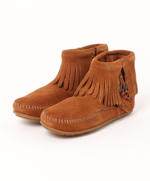 Minnetonka(ミネトンカ)の「【MINNETONKA】CONCHO FEATHER SIDE ZIP BOOT レディース(ブーツ・レディース・ライトベージュ/ブラウン/ブラック・22cm/21.5㎝)」の1枚目の写真