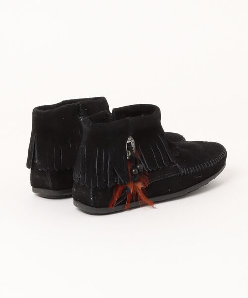 Minnetonka(ミネトンカ)の「【MINNETONKA】CONCHO FEATHER SIDE ZIP BOOT レディース(ブーツ・レディース・ライトベージュ/ブラウン/ブラック・22cm/21.5㎝)」の4枚目の写真