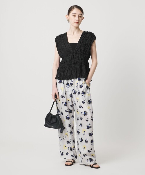 UNITED ARROWS(ユナイテッドアローズ)の「シャーリング フリル ベスト(ベスト・レディース・ブラック/ナチュラル・FREE)」の19枚目の写真