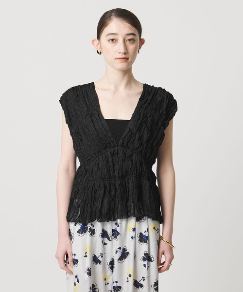 UNITED ARROWS(ユナイテッドアローズ)の「シャーリング フリル ベスト(ベスト・レディース・ブラック/ナチュラル・FREE)」の3枚目の写真
