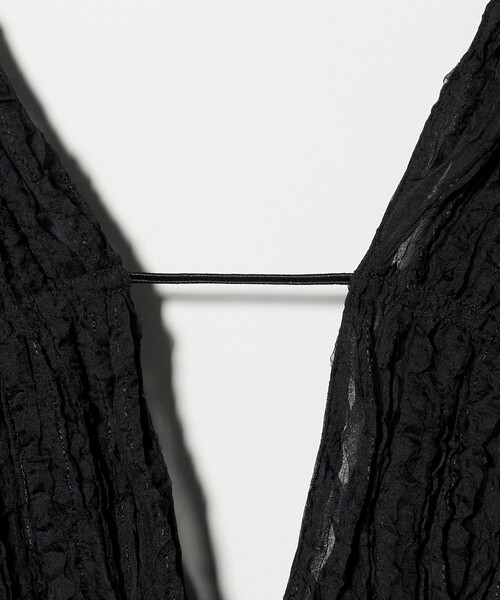 UNITED ARROWS(ユナイテッドアローズ)の「シャーリング フリル ベスト(ベスト・レディース・ブラック/ナチュラル・FREE)」の11枚目の写真