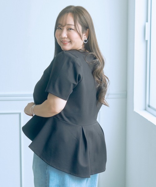 SMILE LAND(スマイルランド)の「<大きいサイズ>【らめちゃんコラボ】ペプラムカットソートップス(Tシャツ/カットソー・レディース・ホワイト/ブラック・5L/4L/3L/LL/L)」の2枚目の写真