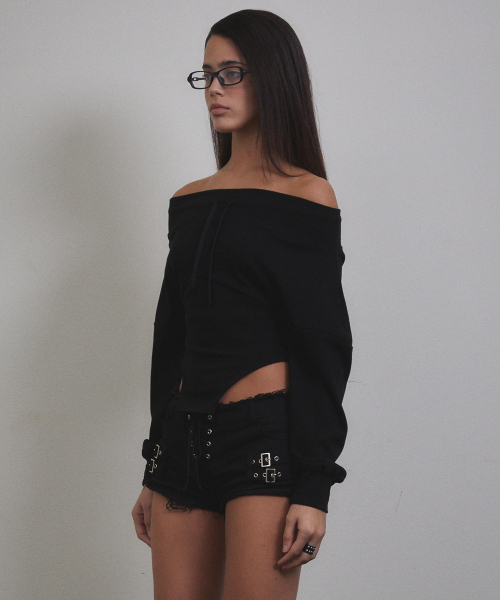 VOONT(ブント)の「Corset Off Shoulder Sweatshirt (BLACK)(スウェット・レディース・ブラック・SMALL/MEDIUM)」の3枚目の写真