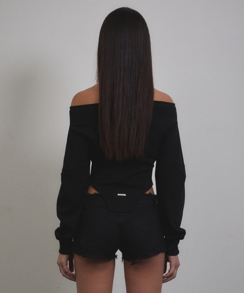 VOONT(ブント)の「Corset Off Shoulder Sweatshirt (BLACK)(スウェット・レディース・ブラック・SMALL/MEDIUM)」の4枚目の写真