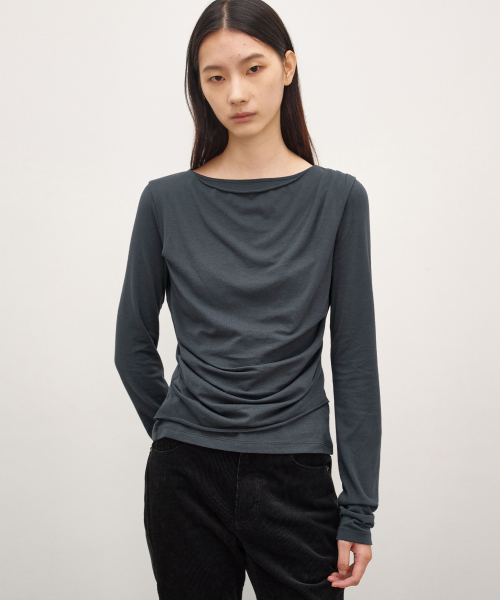 INSILENCE WOMEN(インサイレンスウーマン)の「ドレープボートネックロングスリーブチャコール(Tシャツ/カットソー・レディース・その他・MEDIUM/SMALL)」の1枚目の写真