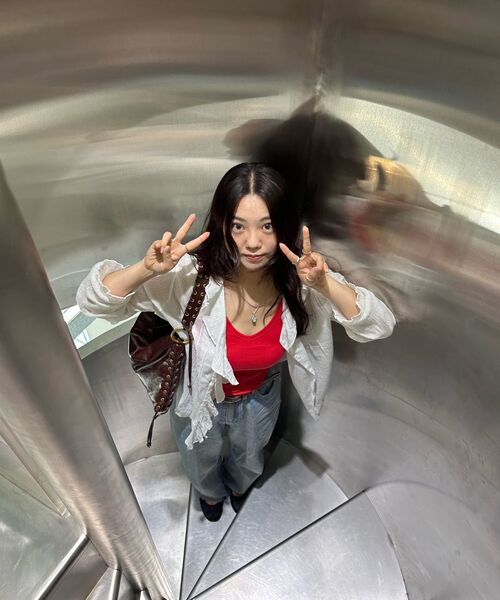 MUSINSA STANDARD WOMAN（ムシンサスタンダードウーマン）の「ウィメンズVネックスリーブレストップ[レッド]（Tシャツ/カットソー・レディース・その他・LARGE/X-SMALL/SMALL/MEDIUM）」の6枚目の写真