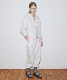 SINOON（シヌーン）の「Rose Stamp Jogger Pants (Ivory)（その他パンツ）」