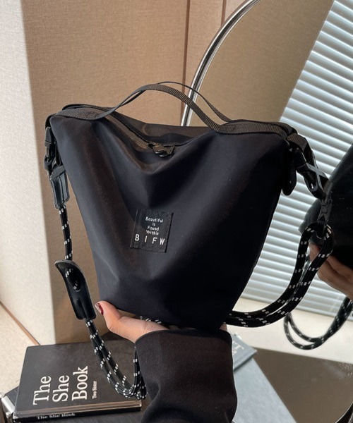 mielu(ミエル)の「ロープショルダーミニバッグ(ショルダーバッグ・レディース・カーキ/ブラック・FREE)」の10枚目の写真
