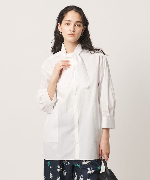 UNITED ARROWS(ユナイテッドアローズ)の「リボン ボウタイ チュニック シャツ(シャツ/ブラウス・レディース・オフホワイト/ライトブルー/その他1・FREE)」の2枚目の写真