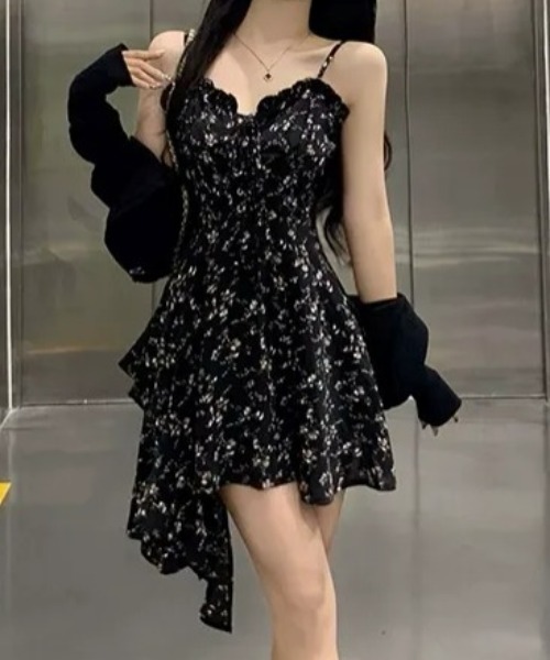 SHEPP(シープ)の「アシンメトリーヘム 小花柄フリルミニキャミワンピース(ワンピース・レディース・ブラック・S/M)」の6枚目の写真