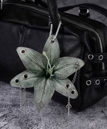 BARELY BLUE（ベアリーブルー）の「【 BARELY BLUE / ベアリーブルー 】 チェーン フラワー バッグ チャーム（チャーム）」