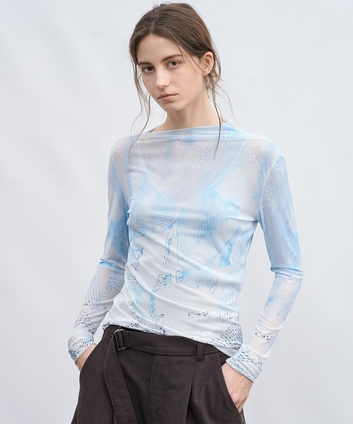 tageechita(タジチタ)の「【tageechita】アートプリント ニュアンスネック シアートップス(Tシャツ/カットソー・レディース・ブルー/ライトブルー・L/M/S)」の1枚目の写真