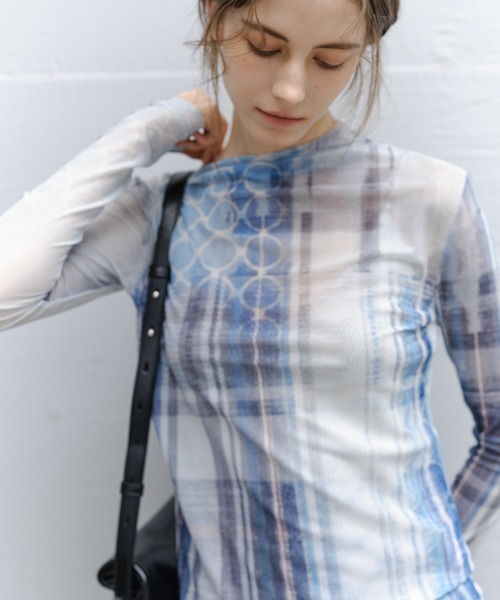 tageechita(タジチタ)の「【tageechita】アートプリント ニュアンスネック シアートップス(Tシャツ/カットソー・レディース・ブルー/ライトブルー・L/M/S)」の17枚目の写真