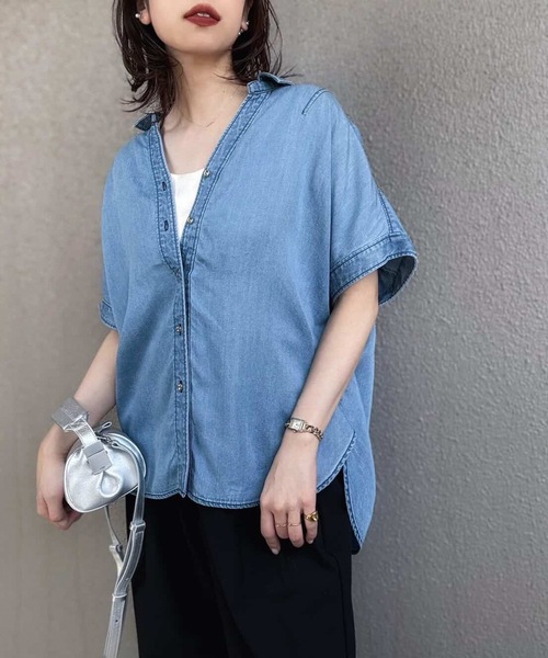 Emma Taylor(エマテイラー)の「【シルエット変更可!】ライトデニムGOLD釦キーネックシャツ(Tシャツ/カットソー・レディース・サックスブルー/グレー・FREE)」の12枚目の写真