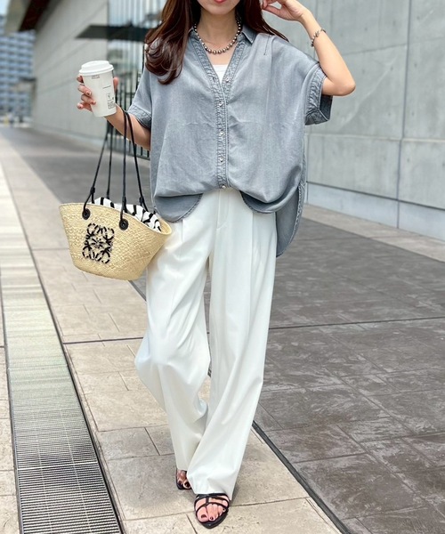 Emma Taylor(エマテイラー)の「【シルエット変更可!】ライトデニムGOLD釦キーネックシャツ(Tシャツ/カットソー・レディース・サックスブルー/グレー・FREE)」の9枚目の写真