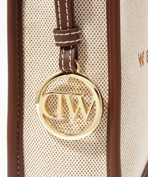 Daniel Wellington（ダニエルウェリントン）の「【Daniel Wellington】コンパクト ショルダーバッグ S / ミニバッグ きれいめ レザー調　DW02900004（ショルダーバッグ・レディース・ブラック/グリーン/ホワイト/ネイビー/ベージュ・FREE）」の6枚目の写真