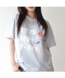 TEESSERT（ティーザート）の「イッツマイティビット レタリング ベーシック 半袖Tシャツ（ホワイト、ブラック、グレー）（Tシャツ/カットソー）」