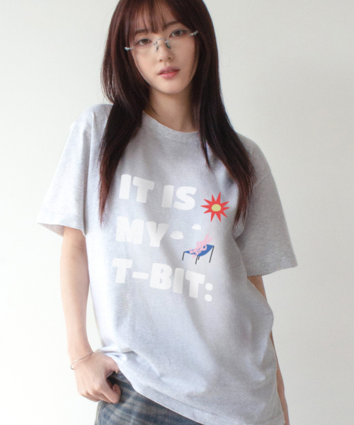 TEESSERT(ティーザート)の「イッツマイティビット レタリング ベーシック 半袖Tシャツ(ホワイト、ブラック、グレー)(Tシャツ/カットソー・レディース・ホワイト/ライトグレー/ブラック・SMALL/MEDIUM/LARGE/X-LARGE/XX-LARGE)」の4枚目の写真