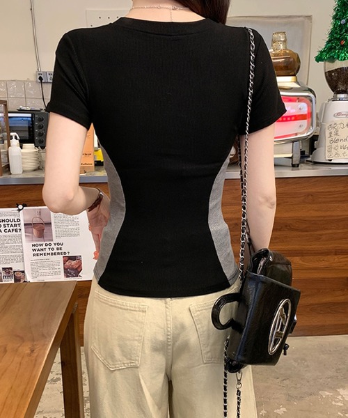 2ly2(トゥーリートゥー)の「VネックリブTシャツ 配色切替 サイドライン 半袖 フィット(Tシャツ/カットソー・レディース・グレー/ブラック・FREE)」の9枚目の写真