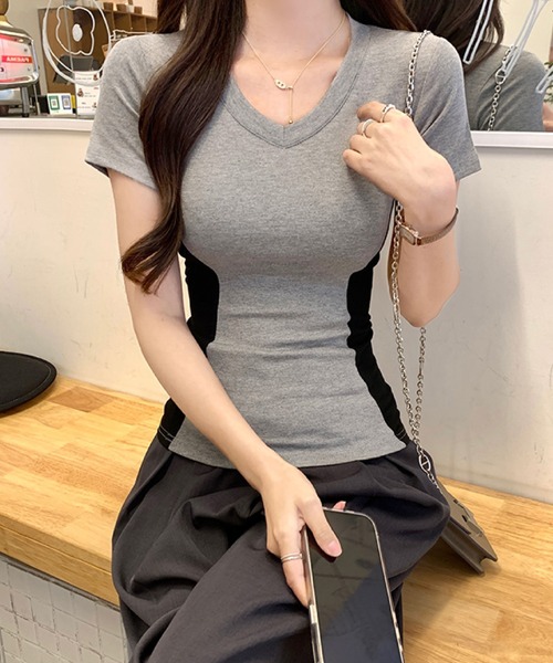 2ly2(トゥーリートゥー)の「VネックリブTシャツ 配色切替 サイドライン 半袖 フィット(Tシャツ/カットソー・レディース・グレー/ブラック・FREE)」の14枚目の写真