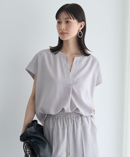 YECCA VECCA(イェッカヴェッカ)の「サラサラスキッパーブラウス(シャツ/ブラウス・レディース・チャコールグレー/ブルー/イエロー/ライトグレー・FREE)」の5枚目の写真