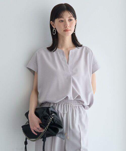 YECCA VECCA(イェッカヴェッカ)の「サラサラスキッパーブラウス(シャツ/ブラウス・レディース・チャコールグレー/ブルー/イエロー/ライトグレー・FREE)」の6枚目の写真