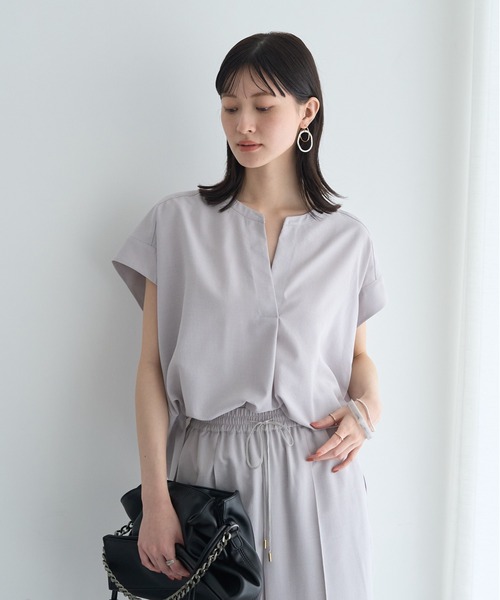 YECCA VECCA(イェッカヴェッカ)の「サラサラスキッパーブラウス(シャツ/ブラウス・レディース・チャコールグレー/ブルー/イエロー/ライトグレー・FREE)」の2枚目の写真