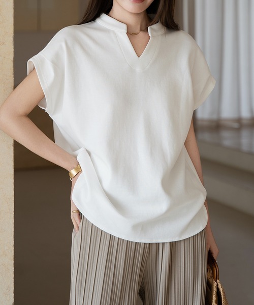 by LEGNA(バイレグナ)の「キーネックフレンチスリーブカットソー(Tシャツ/カットソー・レディース・ホワイト/チャコール/モカ/杢グレー/ブラック・MEDIUM/LARGE)」の1枚目の写真