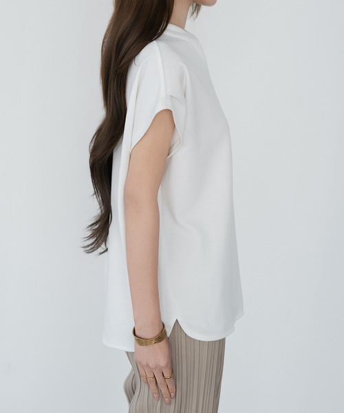by LEGNA(バイレグナ)の「キーネックフレンチスリーブカットソー(Tシャツ/カットソー・レディース・ホワイト/チャコール/モカ/杢グレー/ブラック・MEDIUM/LARGE)」の13枚目の写真