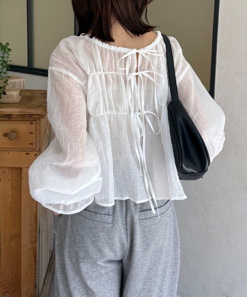 Thevon(ゼボン)の「楊柳リボンシャーリングシアーブラウス(シャツ/ブラウス・レディース・オフホワイト/アイボリー/ブラック/サックスブルー・FREE)」の11枚目の写真