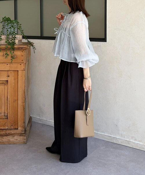 Thevon(ゼボン)の「楊柳リボンシャーリングシアーブラウス(シャツ/ブラウス・レディース・オフホワイト/アイボリー/ブラック/サックスブルー・FREE)」の7枚目の写真