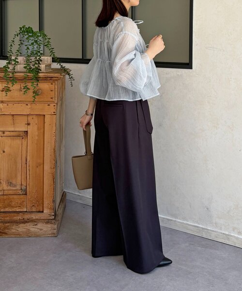 Thevon(ゼボン)の「楊柳リボンシャーリングシアーブラウス(シャツ/ブラウス・レディース・オフホワイト/アイボリー/ブラック/サックスブルー・FREE)」の9枚目の写真