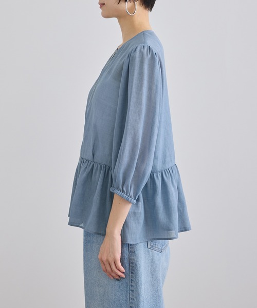 SALON adam et rope'（サロン アダム エ ロペ）の「リネンライクシアージップアップシャツ（シャツ/ブラウス・レディース・ブラック/ブルー系その他4/ベージュ・FREE）」の5枚目の写真
