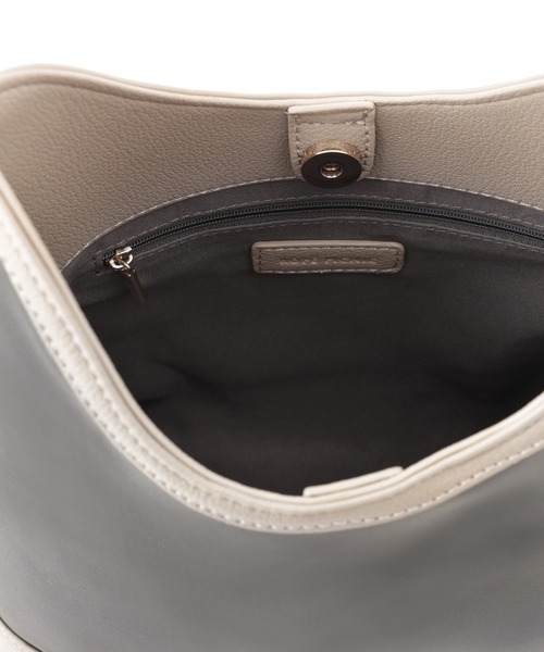 ROPE' PICNIC（ロペピクニック）の「【ちゃんと+かわいい保証】me fit BAG コンビフィットワンショルダーミドルバッグ/軽量・撥水（ショルダーバッグ・レディース・ブラック/キナリ/グレー系その他・FREE）」の4枚目の写真