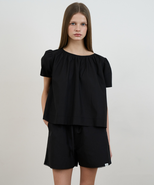 DEHEVE（デヘヴェ）の「Volume Shirring Blouse [Black]（シャツ/ブラウス・レディース・ブラック・OS）」の2枚目の写真