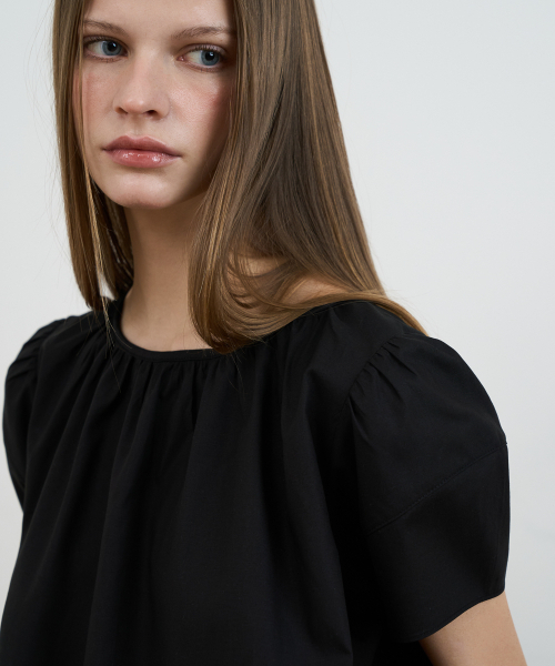 DEHEVE（デヘヴェ）の「Volume Shirring Blouse [Black]（シャツ/ブラウス・レディース・ブラック・OS）」の4枚目の写真