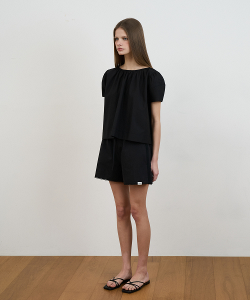 DEHEVE（デヘヴェ）の「Volume Shirring Blouse [Black]（シャツ/ブラウス・レディース・ブラック・OS）」の6枚目の写真