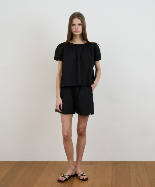 DEHEVE（デヘヴェ）の「Volume Shirring Blouse [Black]（シャツ/ブラウス・レディース・ブラック・OS）」の8枚目の写真