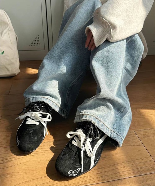 LA VORAGINE(ラ ヴォラジネ)の「遊び心くすぐる刺繍×レトロカラーのヴィンテージ風スニーカー(スニーカー・レディース・ブルー/ブラック/レッド/ブラウン/ピンク・23cm/24㎝/23.5㎝/23.5cm/24cm)」の10枚目の写真