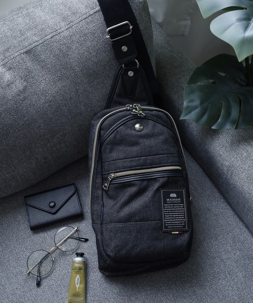 MADDEN EQUIPMENT(メデン イクイップメント)の「MADDEN EQUIPMENT デニム MAJESTY ボディバッグ(ボディバッグ/ウエストポーチ・メンズ・ブラック/ネイビー・フリー)」の1枚目の写真