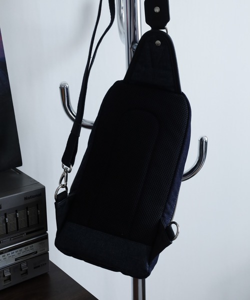 MADDEN EQUIPMENT(メデン イクイップメント)の「MADDEN EQUIPMENT デニム MAJESTY ボディバッグ(ボディバッグ/ウエストポーチ・メンズ・ブラック/ネイビー・フリー)」の9枚目の写真
